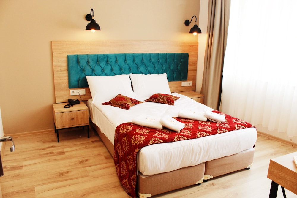 The Laila Hotel 5