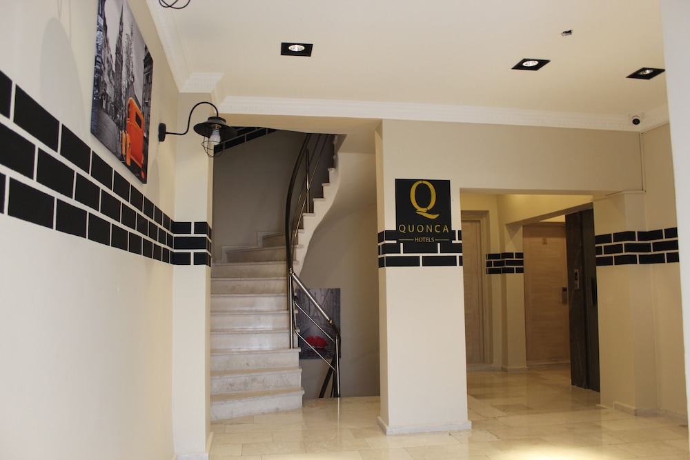 The Laila Hotel 4