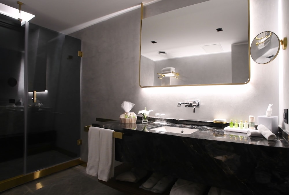 The Wings Hotel 17