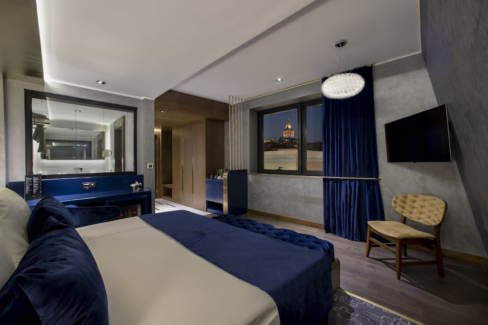 The Wings Hotel 12