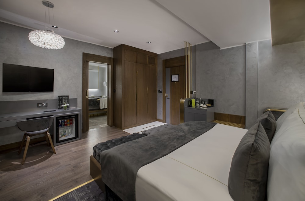 The Wings Hotel 7