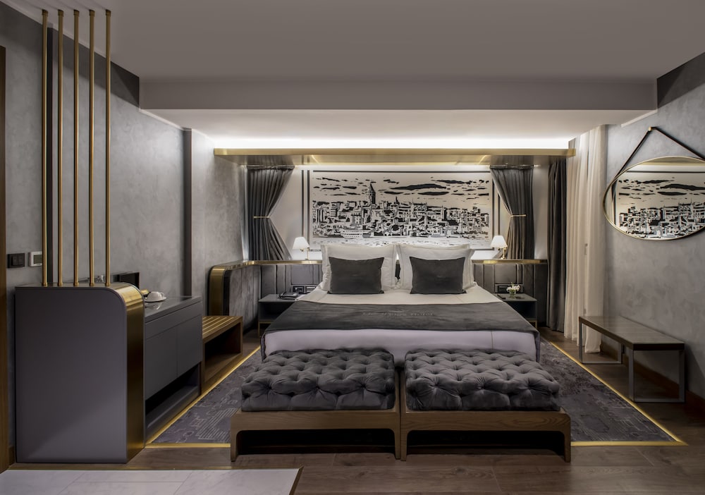 The Wings Hotel 6