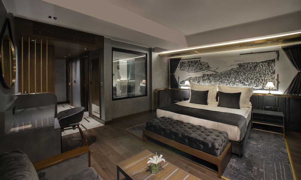 The Wings Hotel 19