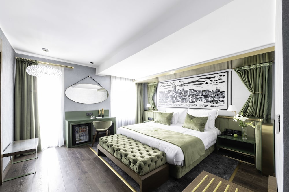 The Wings Hotel 24