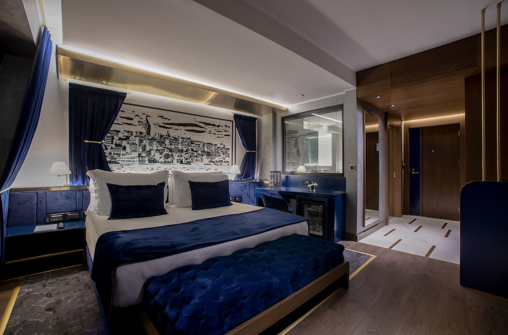 The Wings Hotel 13