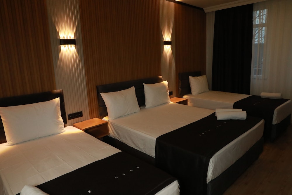 Rays Hotel 1