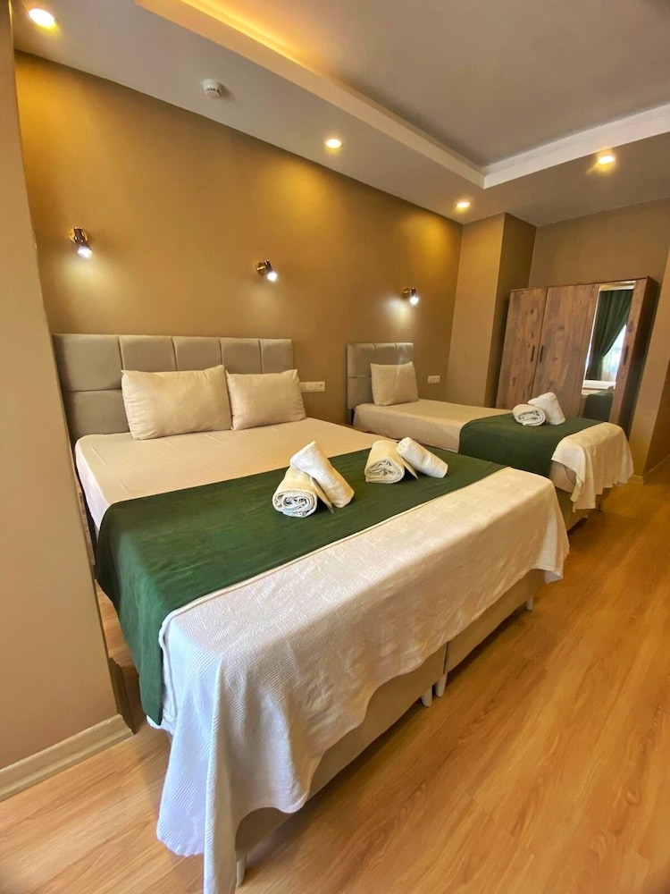 Ulubat Castle Hotel 12