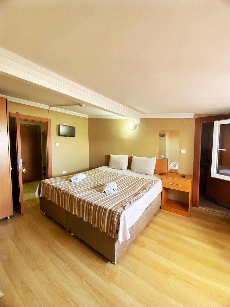 Ulubat Castle Hotel 17