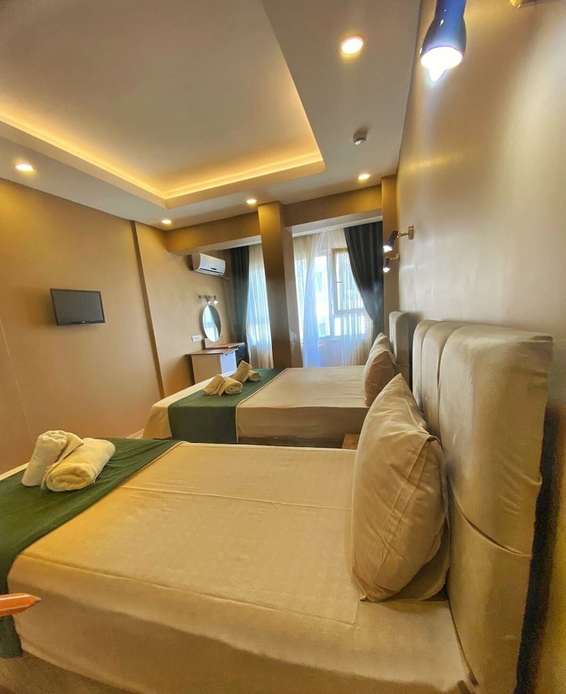Ulubat Castle Hotel 13