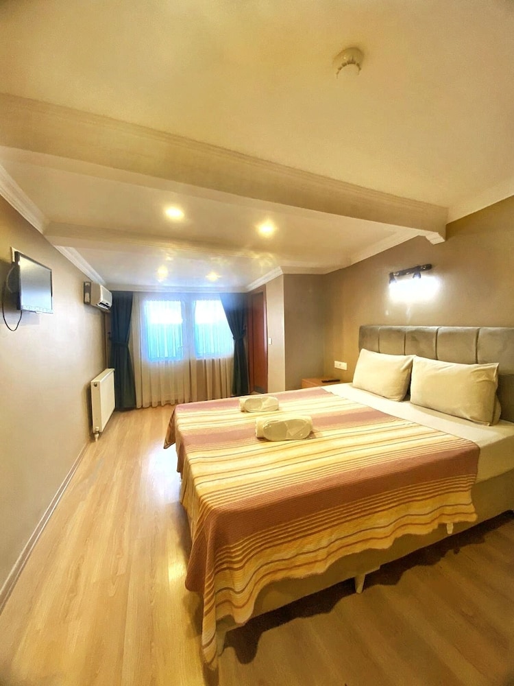 Ulubat Castle Hotel 16