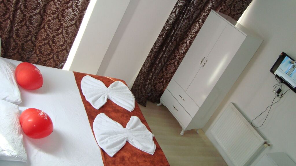 Ren Plus Suites Hotel 9