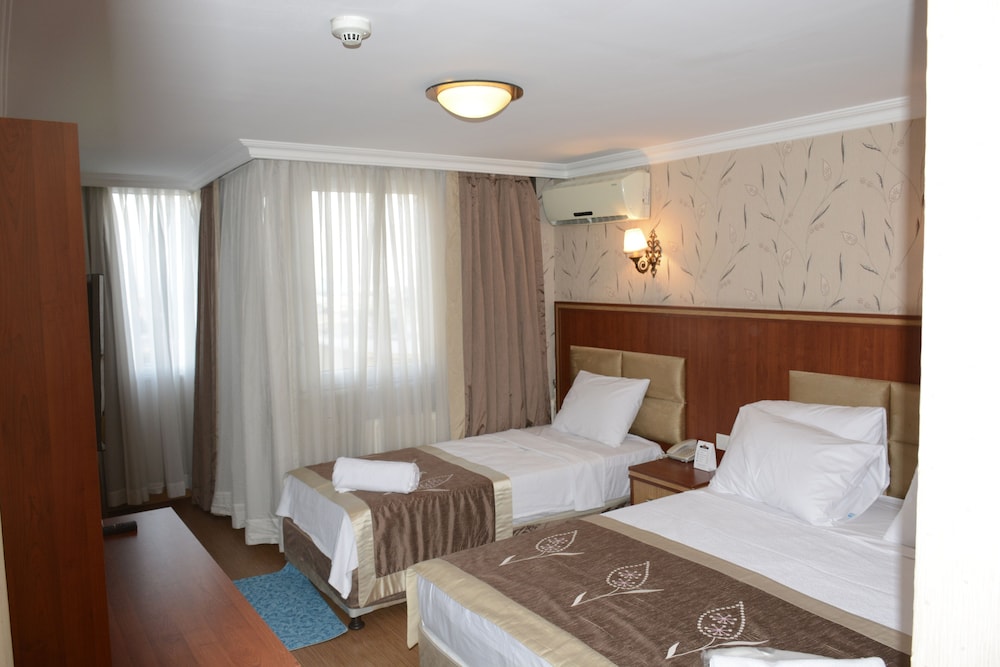 Hermanos Hotel 14