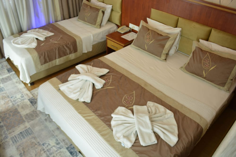 Hermanos Hotel 22
