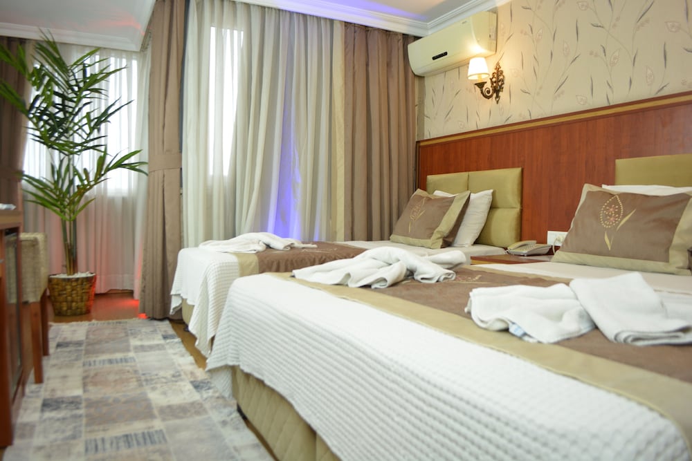Hermanos Hotel 9