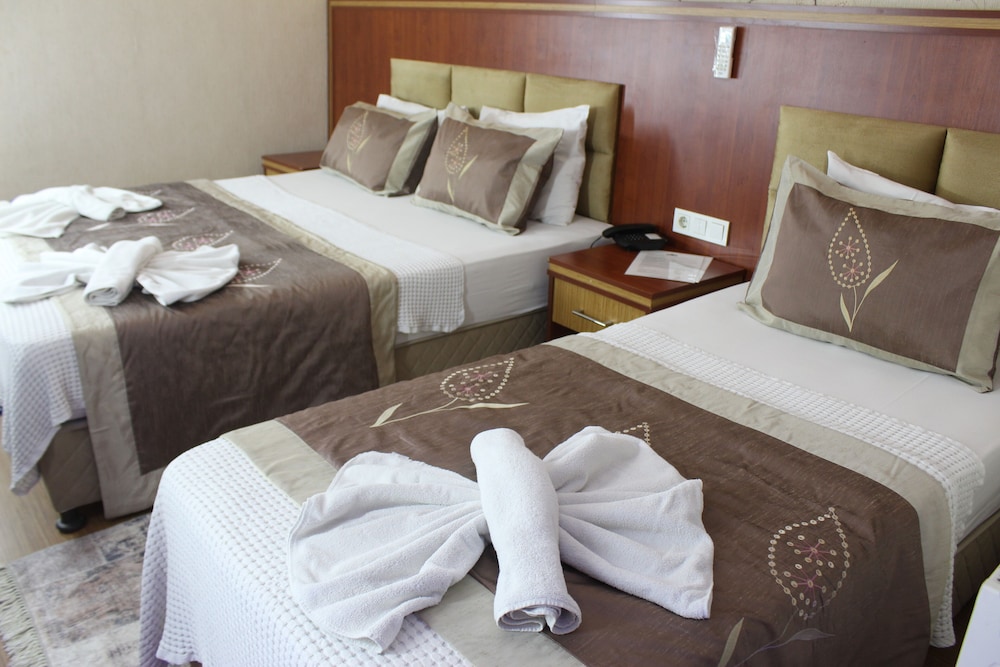Hermanos Hotel 6