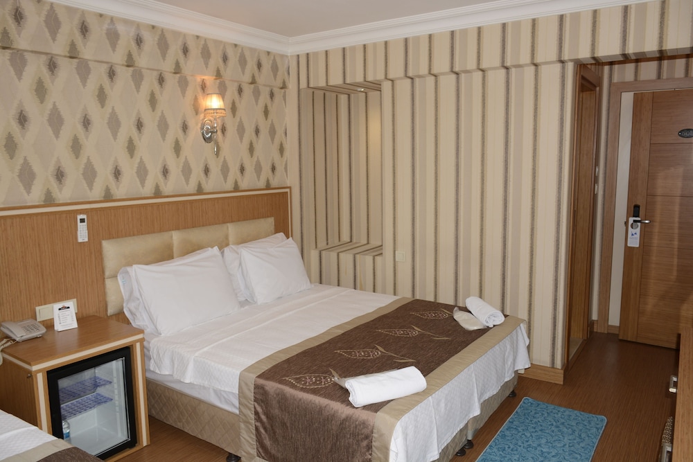 Hermanos Hotel 7