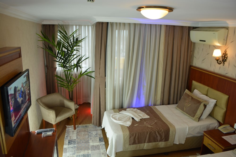 Hermanos Hotel 24