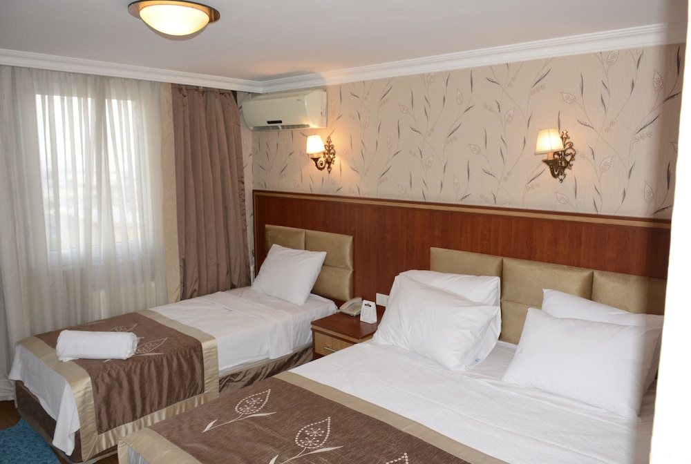 Hermanos Hotel 13