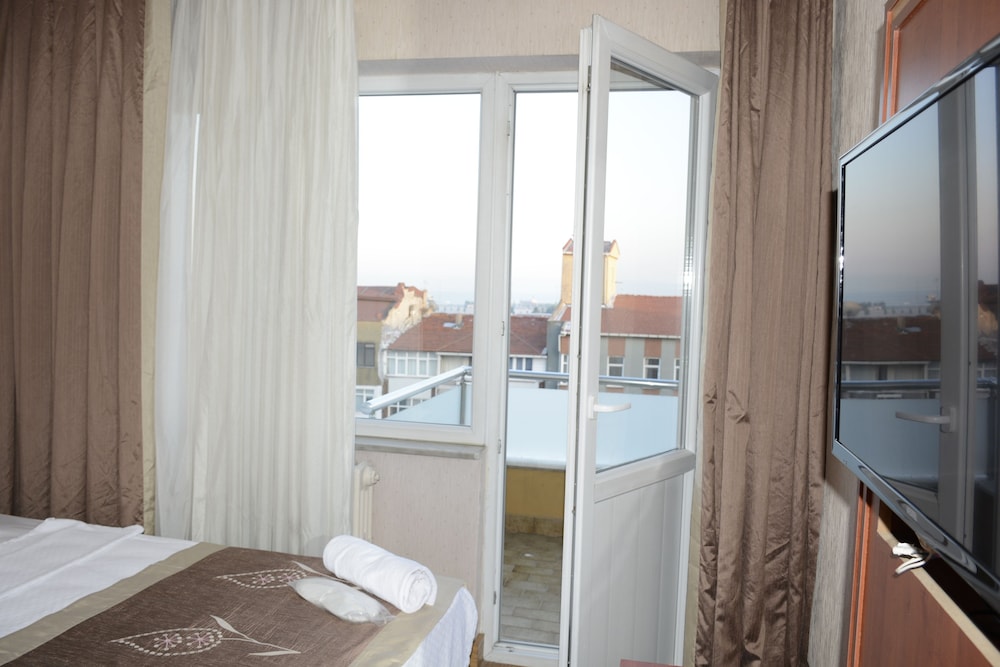 Hermanos Hotel 5
