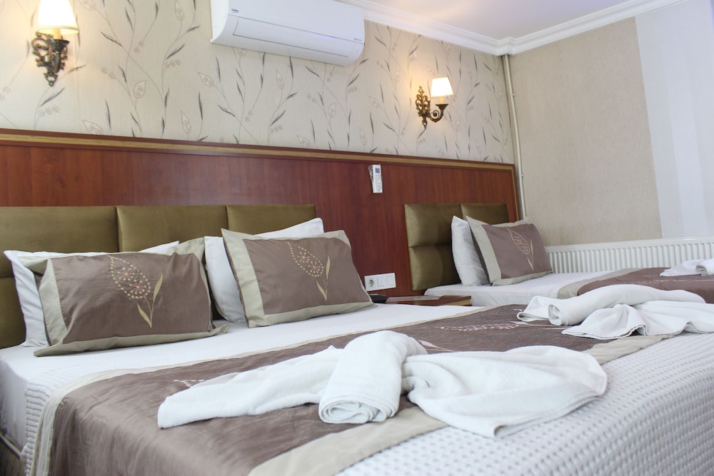 Hermanos Hotel 8