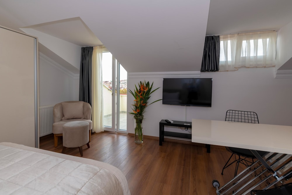 Joy Suites 24