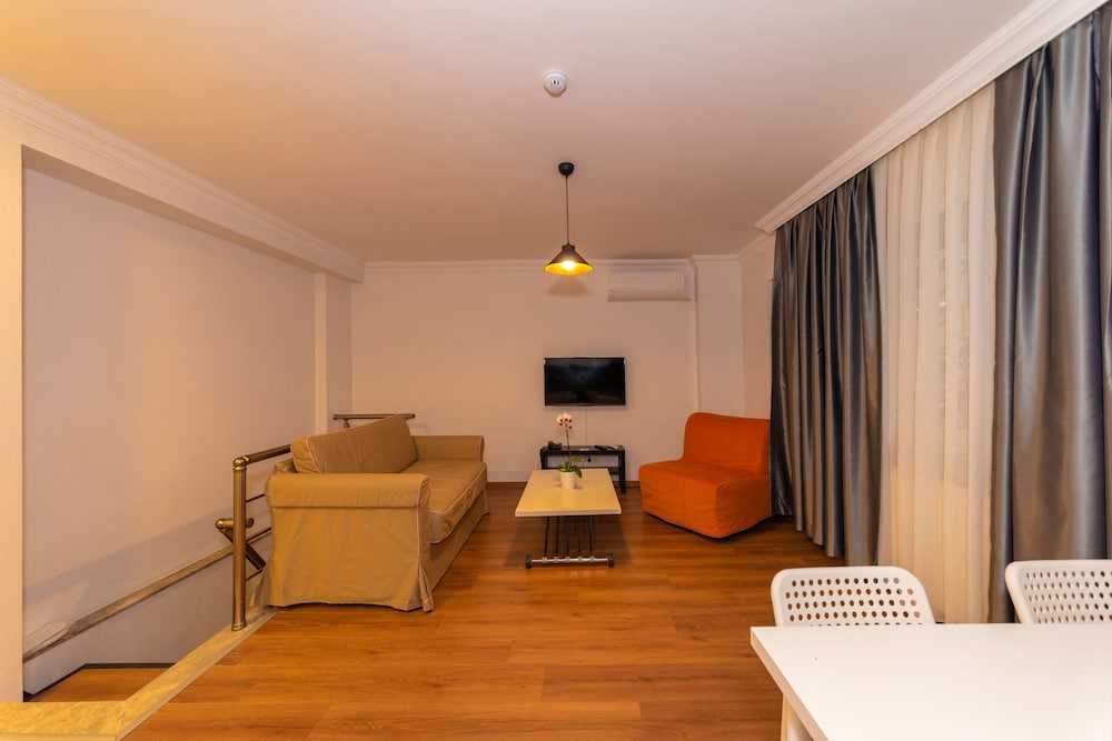 Joy Suites 12