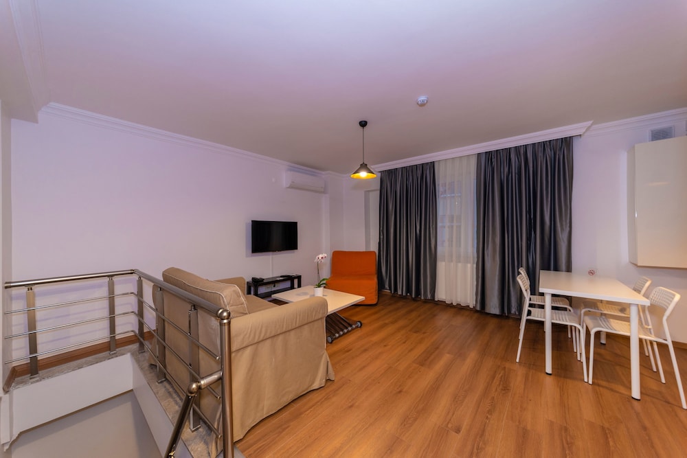 Joy Suites 10