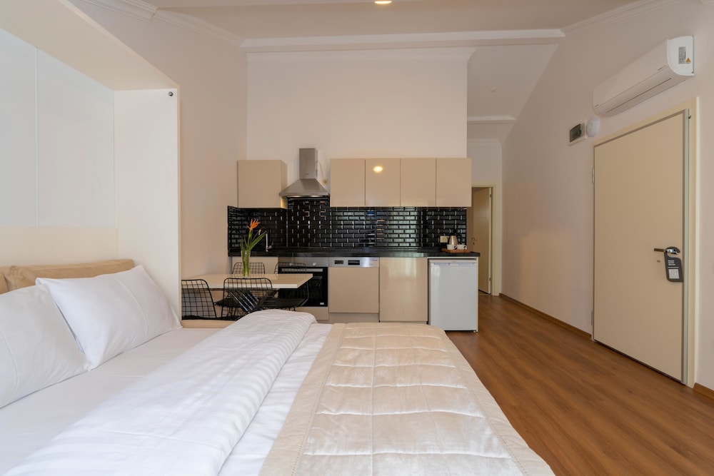 Joy Suites 4