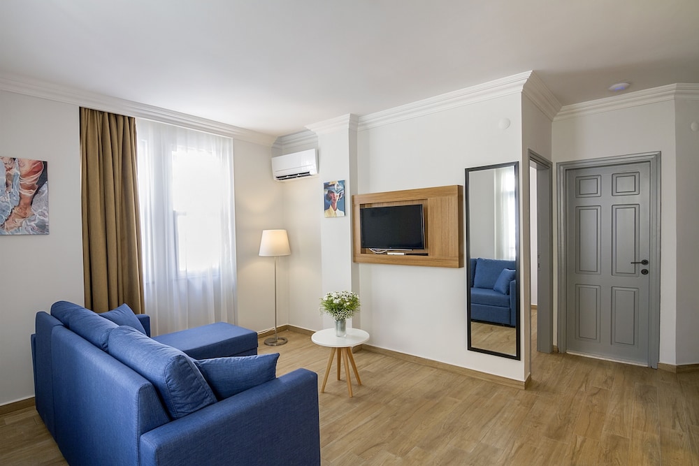 Comfort Suites 11