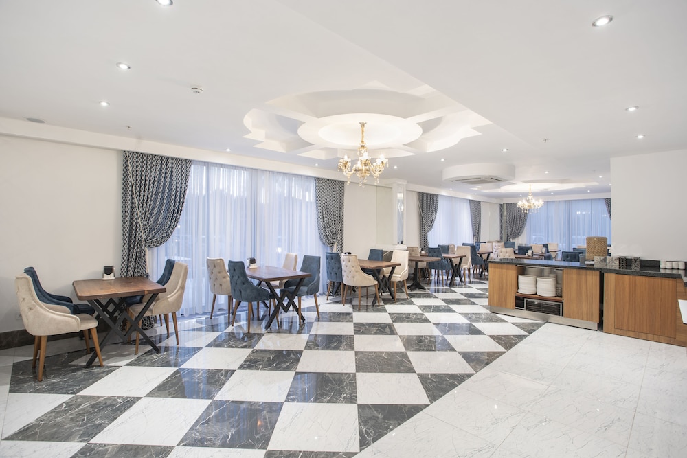 The Sansa Hotel 7