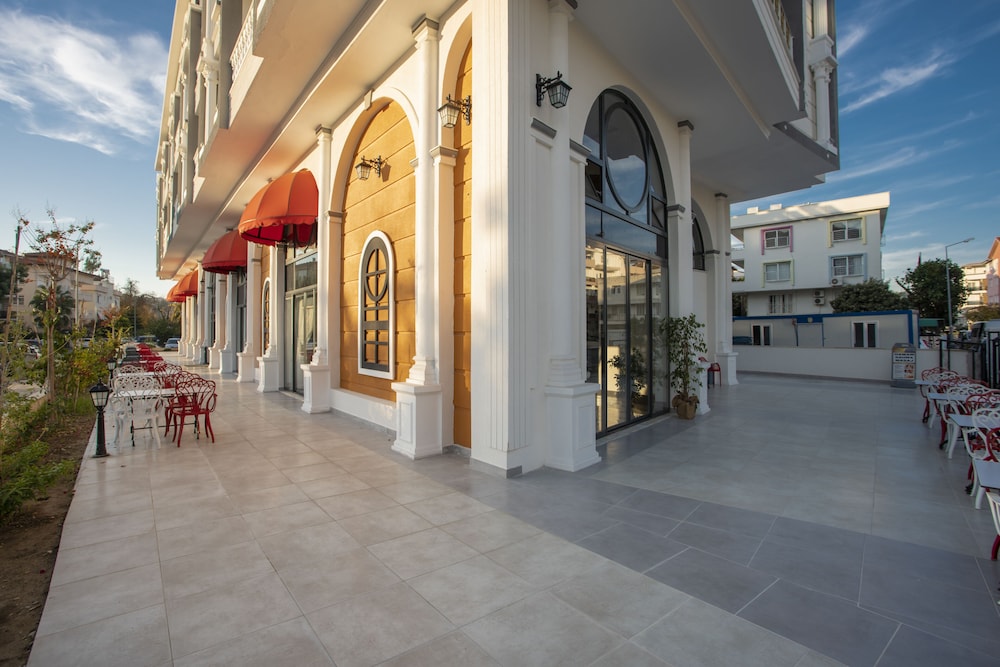 The Sansa Hotel 9