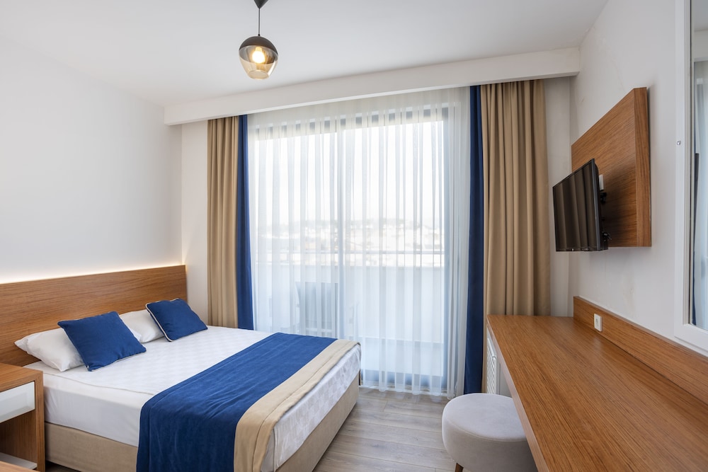 The Sansa Hotel 4