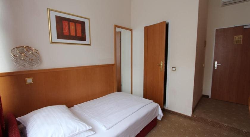 Hotel Corvinus 2