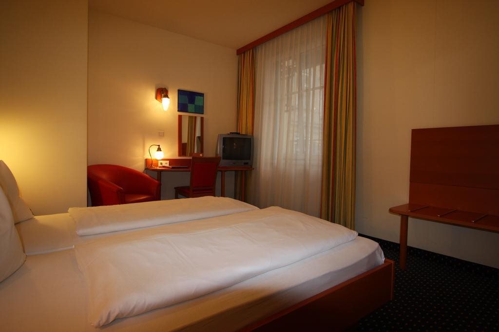 Suite Hotel 900m zur Oper 12