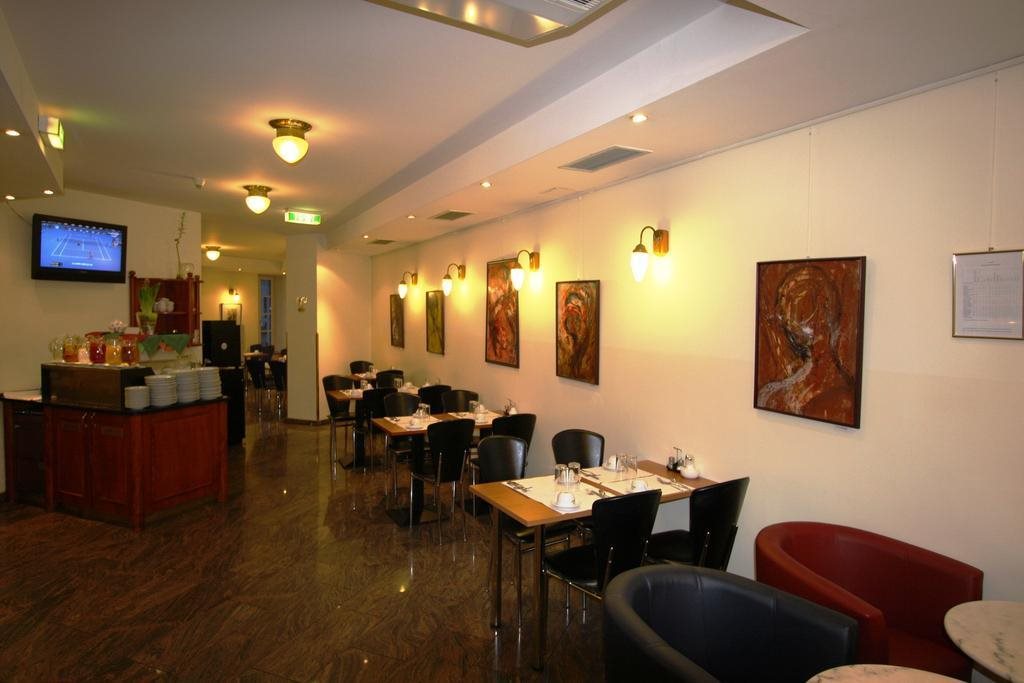 Suite Hotel 900m zur Oper 13