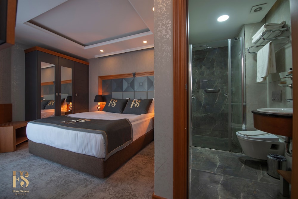 Four Seven Hotel 8