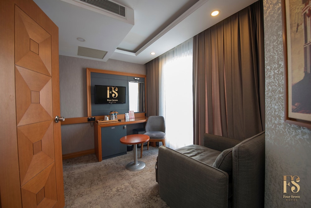 Four Seven Hotel 10