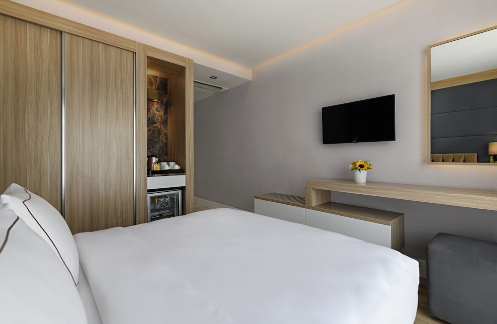 Gleam Bomonti Hotel 11