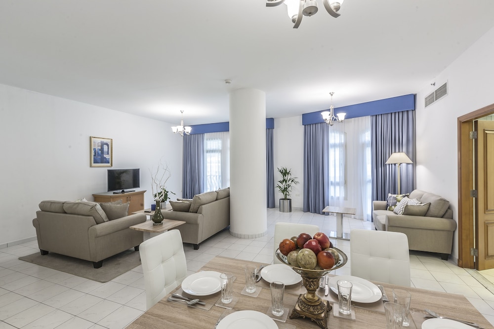 Roda Al Murooj Residences 12