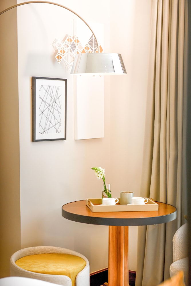 Grand Mercure Dubai City 8