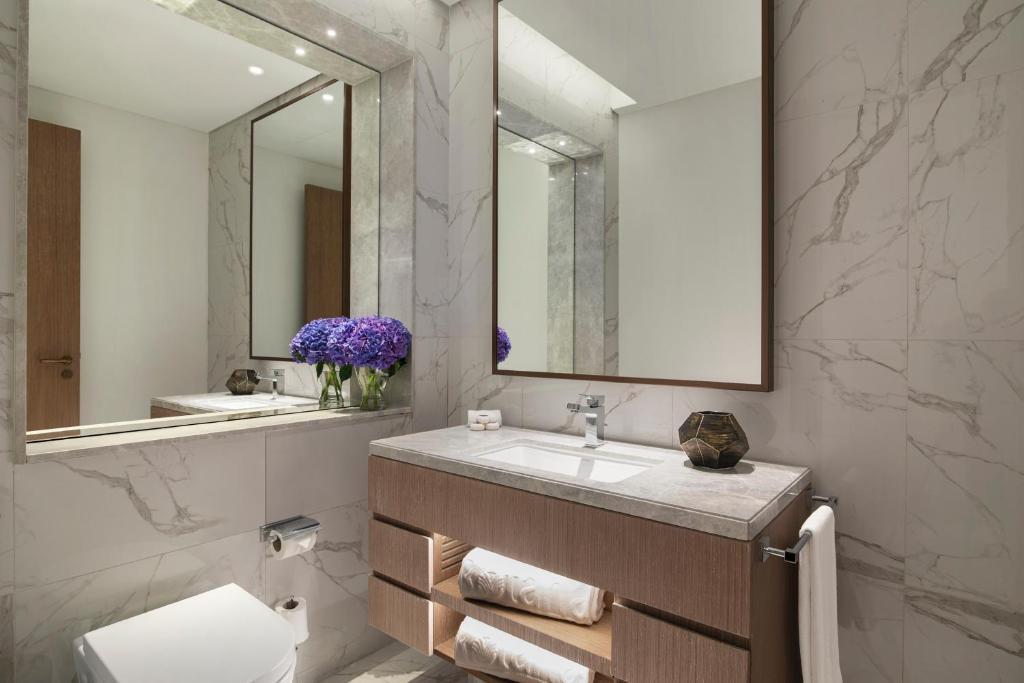 Al Jaddaf Rotana Suite Hotel 2