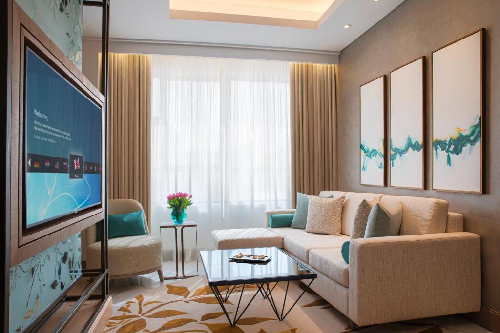 Al Jaddaf Rotana Suite Hotel 8