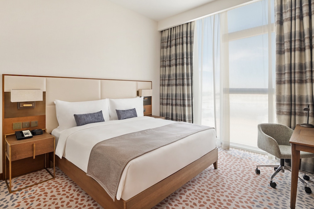 Staybridge Suites Al-Maktoum Airport 9