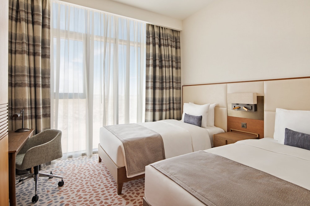 Staybridge Suites Al-Maktoum Airport 8