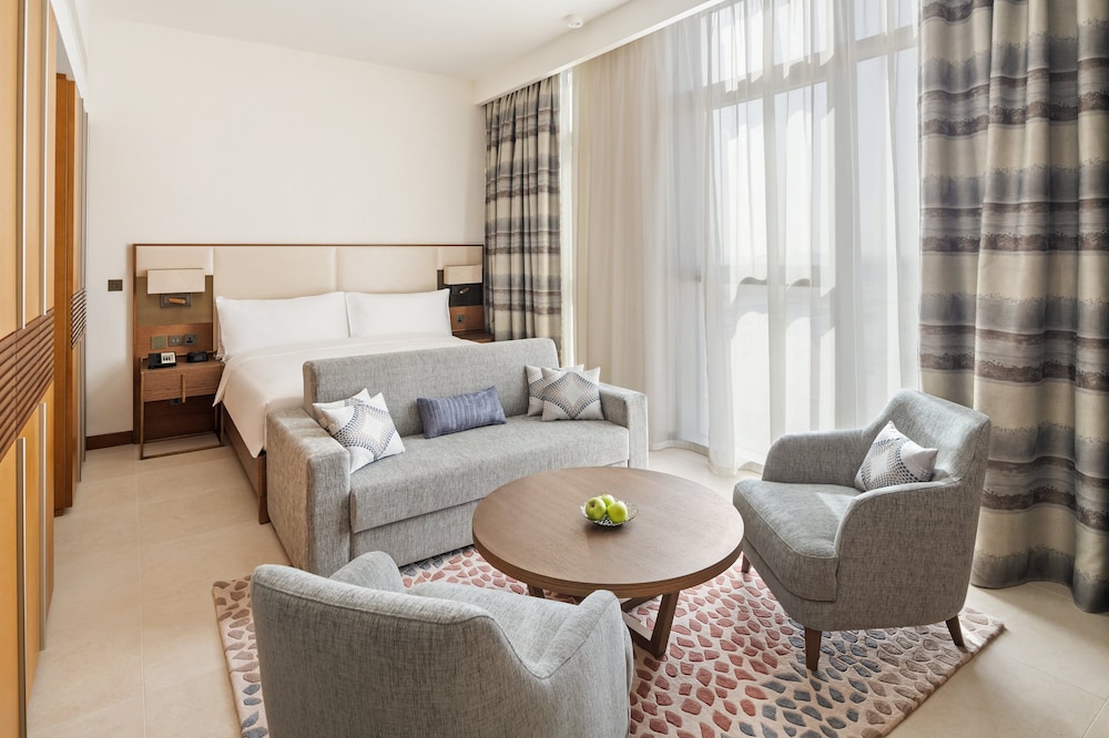 Staybridge Suites Al-Maktoum Airport 6