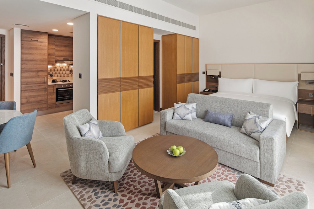 Staybridge Suites Al-Maktoum Airport 11