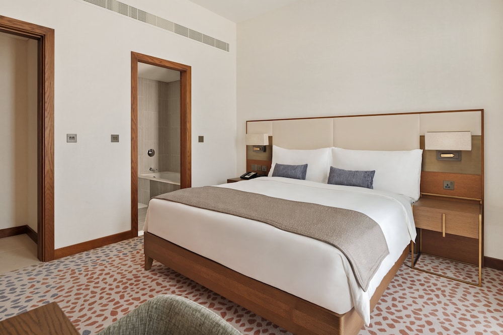 Staybridge Suites Al-Maktoum Airport 5