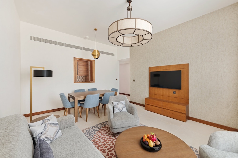 Staybridge Suites Al-Maktoum Airport 17