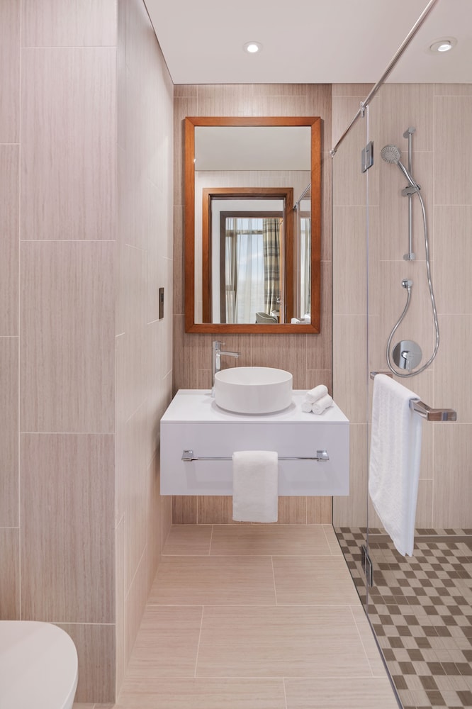Staybridge Suites Al-Maktoum Airport 19