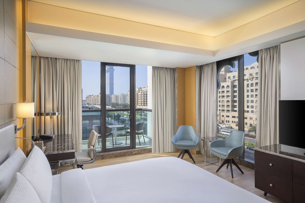 Hilton Dubai Palm Jumeirah 12